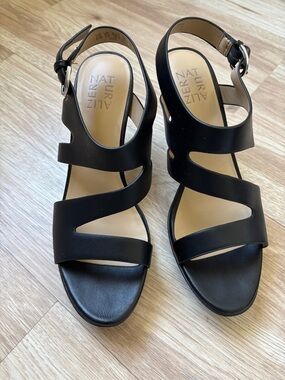 Naturalizer Black Leather Cutout Slingback Sandals